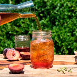 Студен чай със сливи